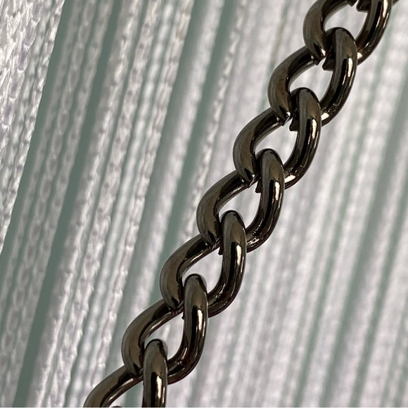 Guess Pink Patent Shoulder Chain Purse - Picture 16 of 17